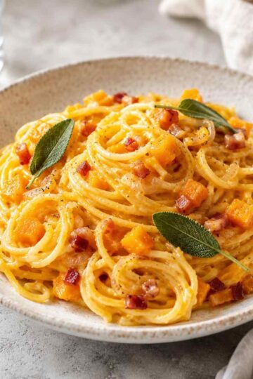 Herbst-Carbonara mit Kürbis – Cremiges Pasta-Rezept